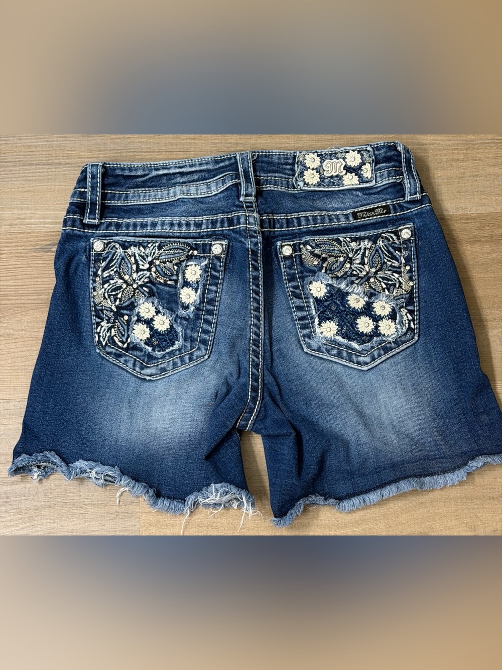 Miss Me Dark Blue Embroidered Denim Cutoff Shorts Women’s Size 27